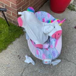 A Beautiful Baby Swing Chair With Music. It Comes With A Unicorn Pillow (NO SHIPPING)