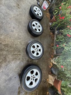 Llantas semi nuevas para jaguar