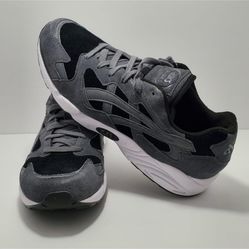 Asics sneaker shoes size 9