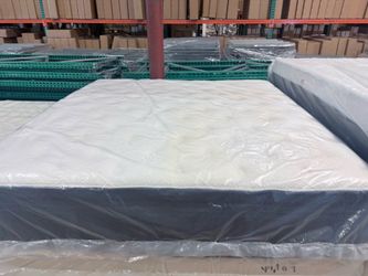 King Mattress Stearns and Foster Luz Estate