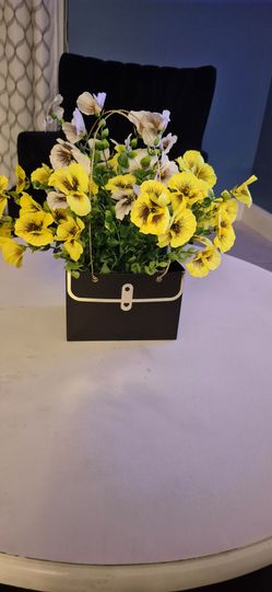 Artificial fansy Flower Arrangement in Box