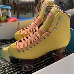 Moxi Beach Bunny Roller Skates 🛼 