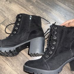 USED Black Ankle Boots W9