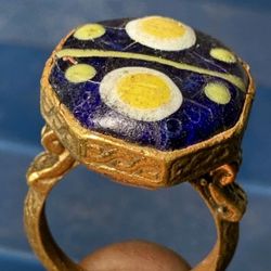 RARE ANCIENT WEARABLE PHOENICIAN BROZE-GOLD PLATED RAM RING BRONZE MOSAIC STONE.SIZE:8.8-9**WEIGHT: 13.8GR.