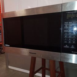 Panasonic  The Genius 1200w MicroWave!