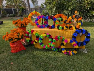 Dia de Los Muertos Ornaments and flowers.