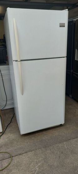 Frigidaire Top Freezer Refrigerator