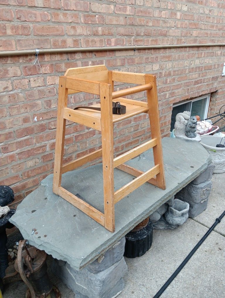 Wooden Restaurant Style High Chair For Kids