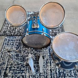 Bateria Children or Childs Kit LUDWIG in a Blue Wrap 4 Drums No Snare $70.00 O.B.O.