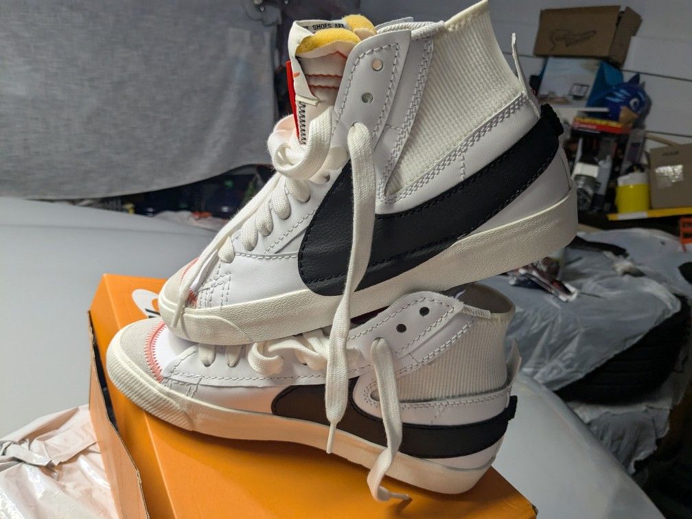 Nike Blazer Mid '77 JUMBO- NEW-Color White -Black-White Sail, MENS Sizes 9.5 /11 Women - Brand New Damaged Box -