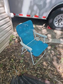 2 folding beach chairs