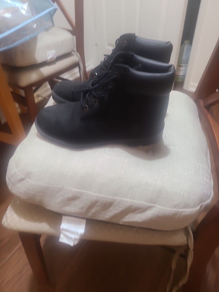 Size 7 BLACK TIMBERLAND BOOTS