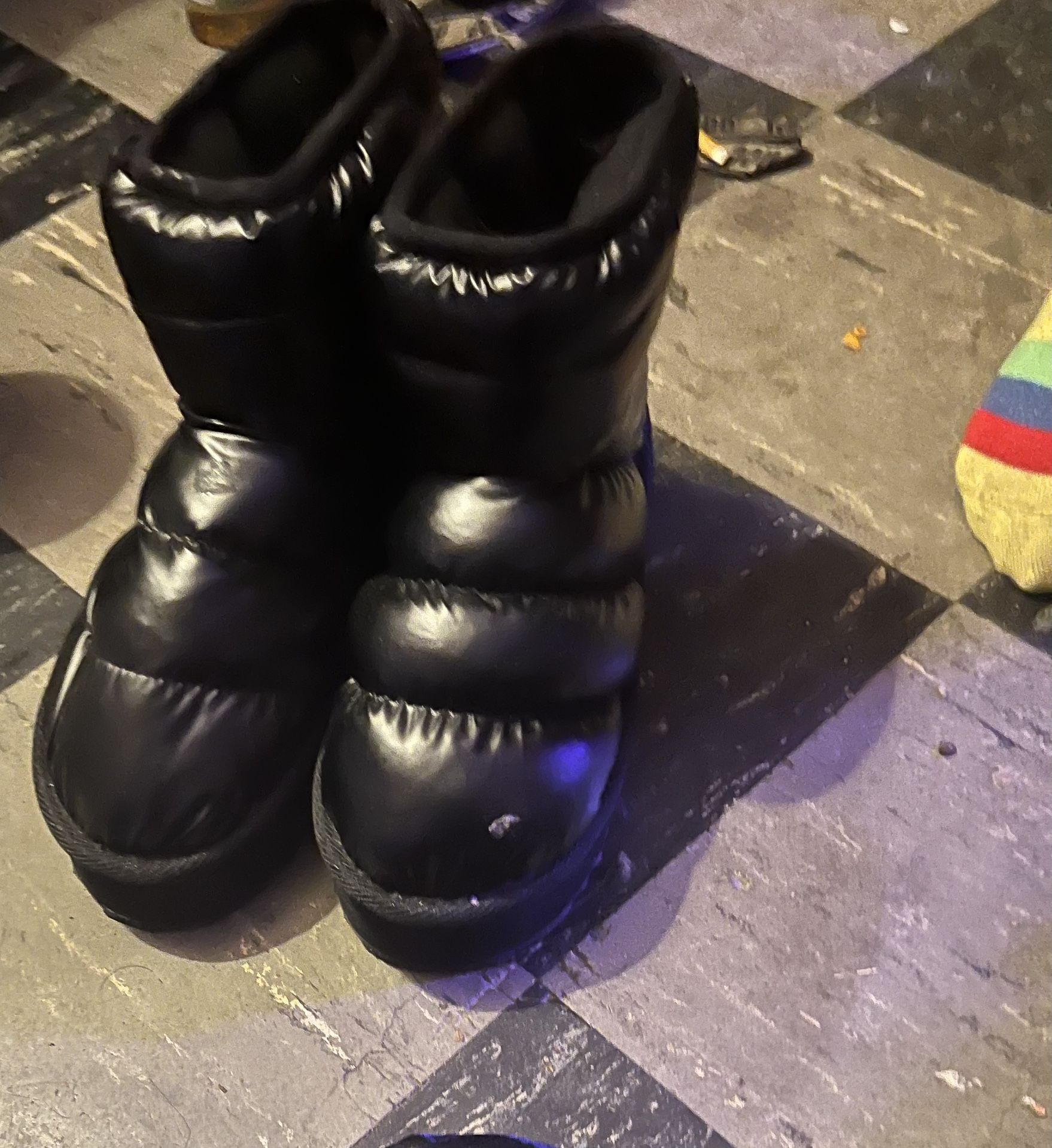 shoes snow or lounge better