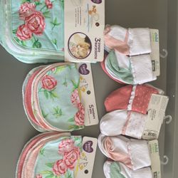 10 Newborn bibs / 3 Infant Burp cloths / 18 Socks 6-12 m