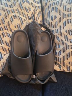 Black  Yeeezy 12 and 10 mens black