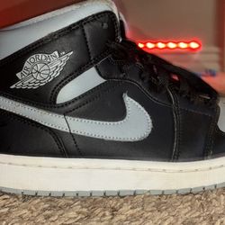 Air Jordan 1 Gray Mids