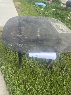 Free glass table