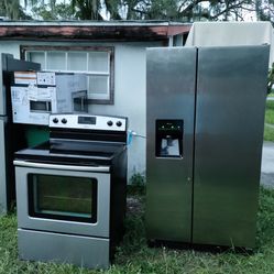 Like New Matching Amana Three-piece Stainless Kitchen Package Fridge Stove Microwave With Warranty
