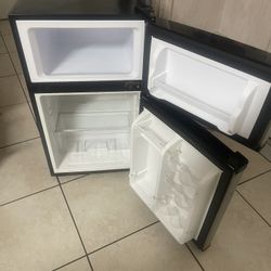 Insignia Mini Fridge With Freezer For Sale 