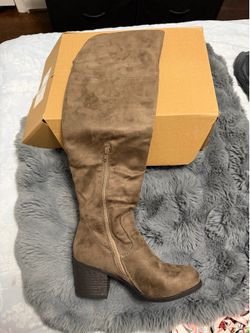 New women’s size 9 over the knee suede boots