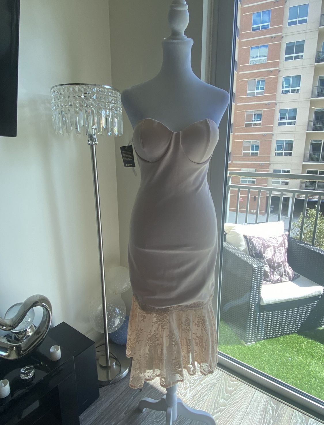 STRAPLESS LACE MIDI DRESS