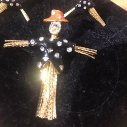 Scarecrow earrings With Pin