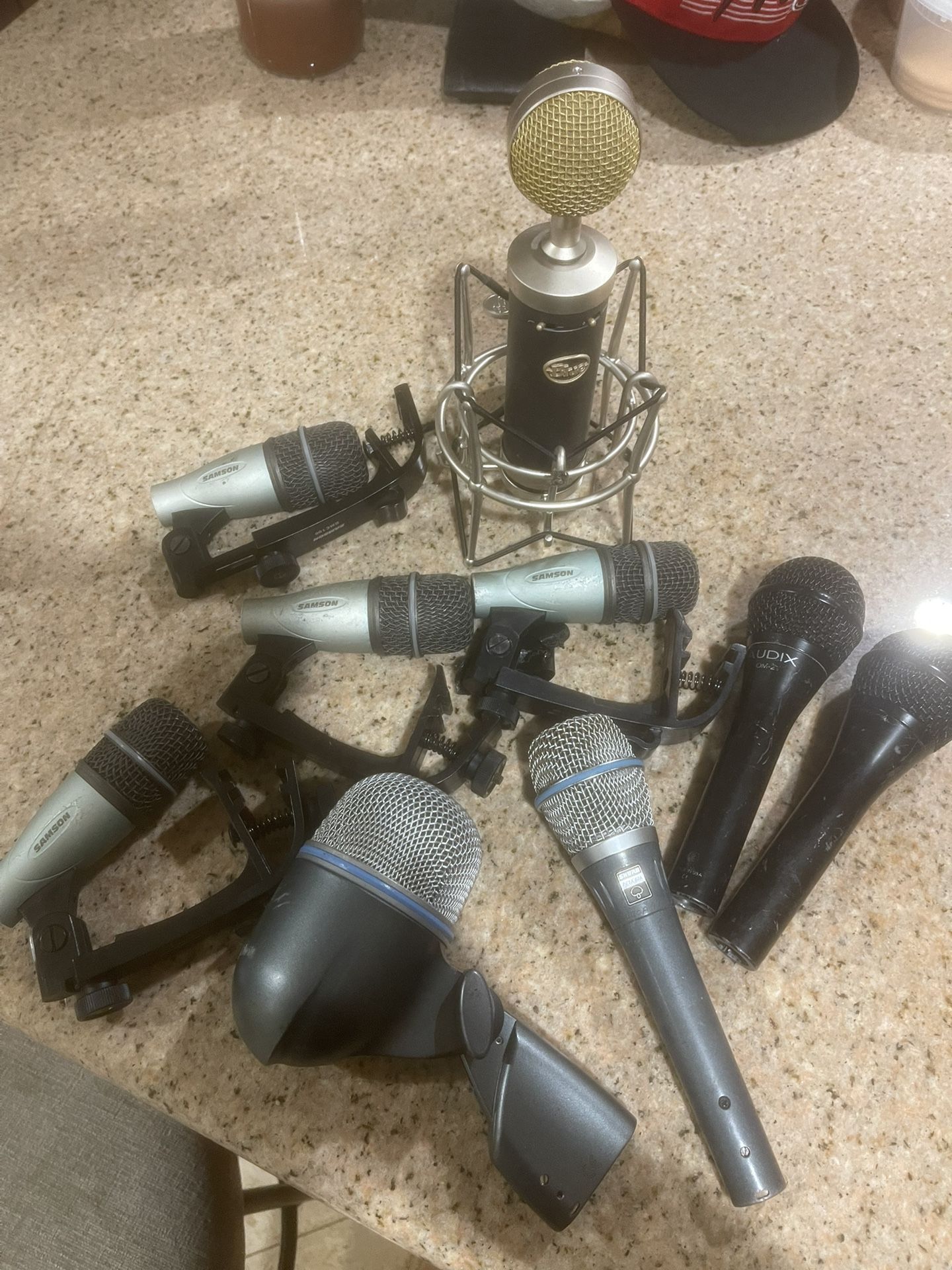 Blue Baby Bottle, Shure Beta 52, Beta 87, Audix Microphones