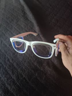 Motion sickness glasses