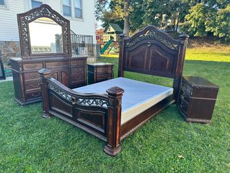 Traditional Dark Wood Bedroom Set with Mirror