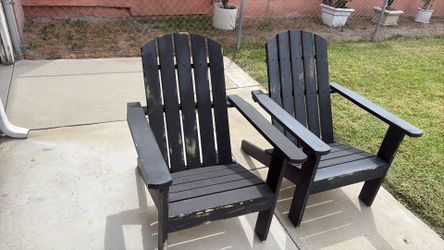 Plastic lawn chairs