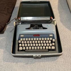 Typewriter Royal