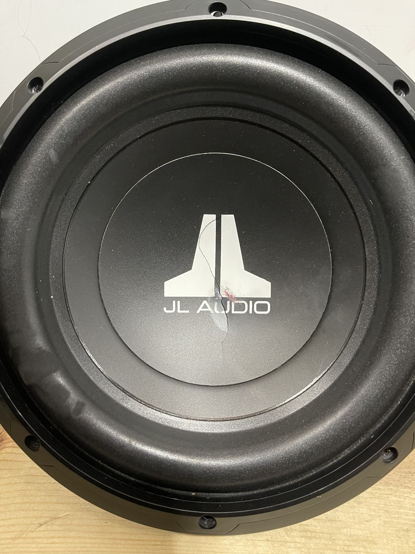 JL Audio W0 12 Inch Subwoofer (Cracked Dust Cap)