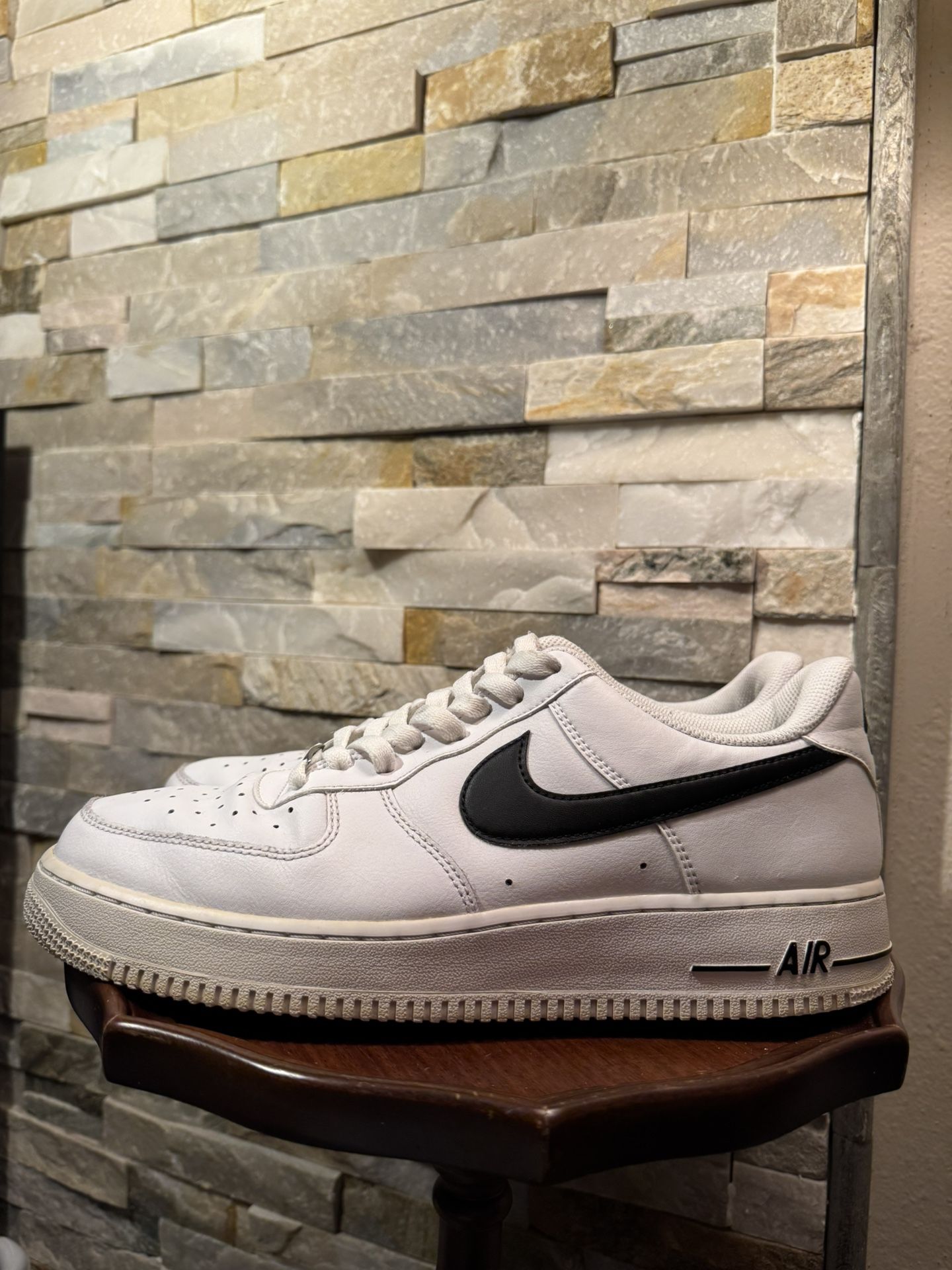 Men’s Sz 10.5 Nike Air White W/Black Check Lace Up Shoes Sneaker’s EUC