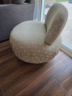 Swiveled chair