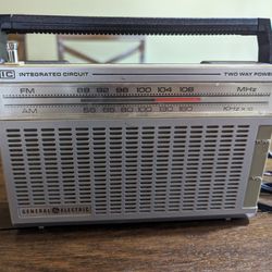 Vintage General Electric Integrated Circuit Two Way Power Radio 