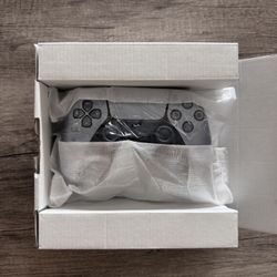 Sony DualSense Wireless Controller – Sterling Silver (New, Open Box) PS5