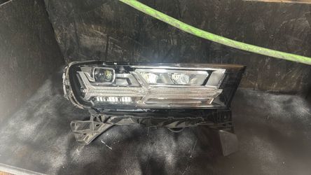 2018 2020 Audi Q7 passenger Headlight,
