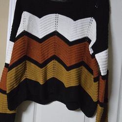 Woman's LG. Knitted Top. $10