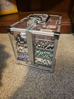 Poker chips with case