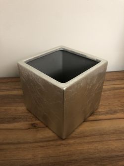 BRAND NEW Metallic Silver Flower Vase