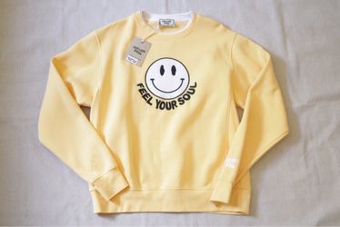 Feel Your Soul by Jacob Zander Hardcore Happy Smiley Sweatshirt Yellow Sz M NWT