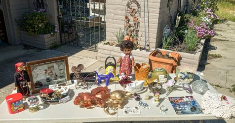 VINTAGE DECOR AND COLLECTABLES