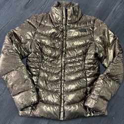 The North Face 550 Women’s Small Gold Puffer Winter Jacket Metallic Black Puff