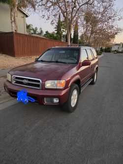 Nissan Pathfinder SUV  LE 4X4