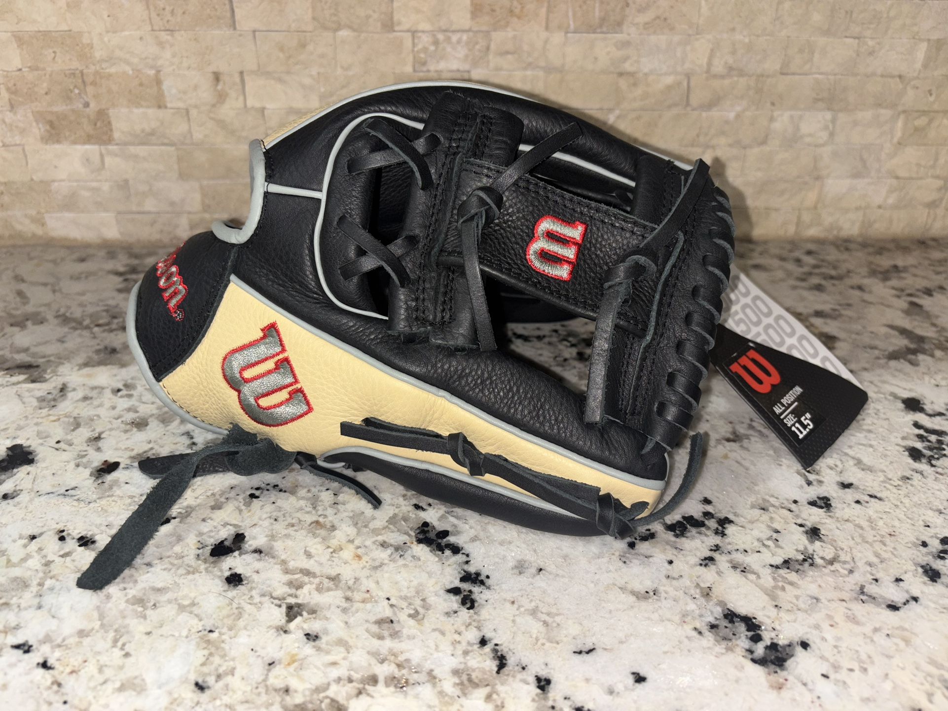 NEW w/tags 11.5” Wilson A500 A05RB23115 RHT