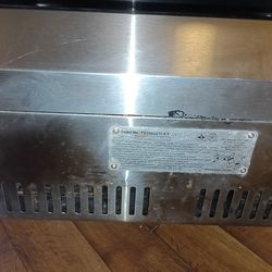 Gas grill with propane tank