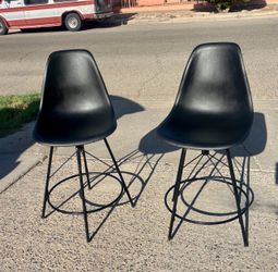 bar stools 2 piece set both $60
