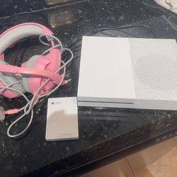 Xbox One S With Headphones And Seagate