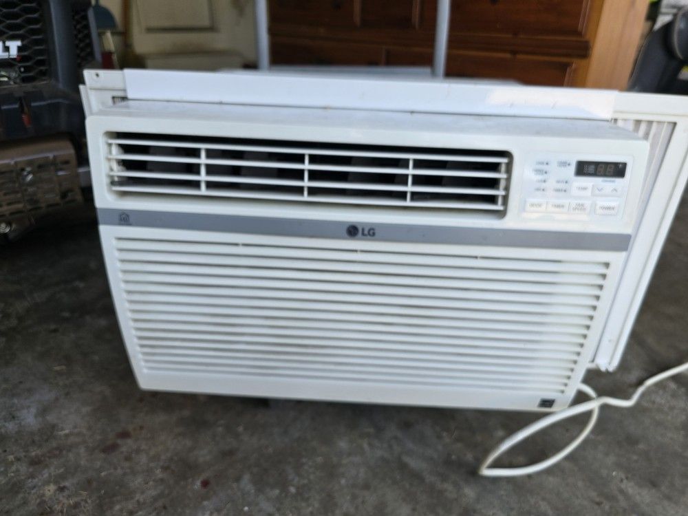 12000 BTU LG Window AC