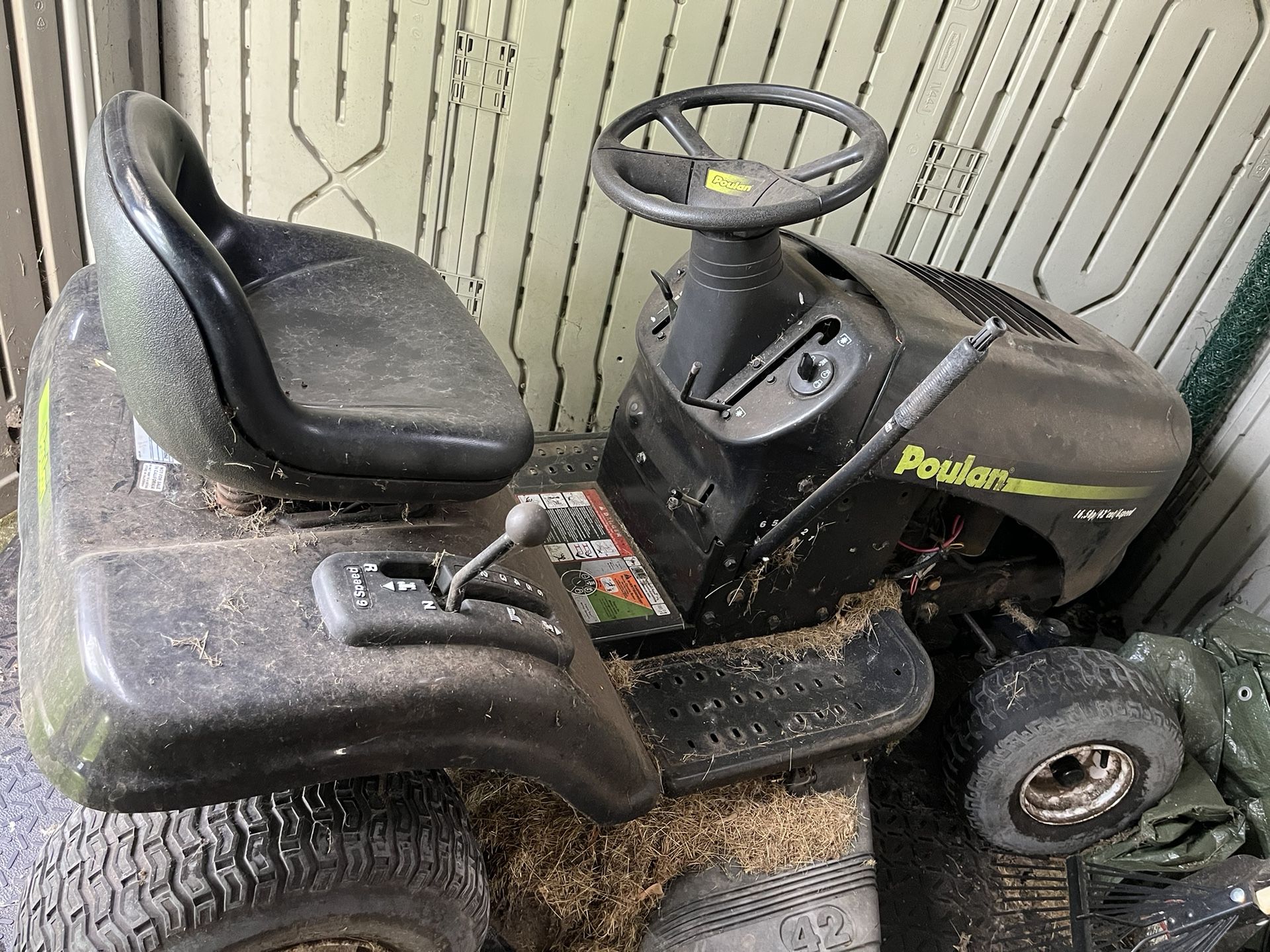 Poulan 42in 16.5hp Riding Lawn Mower